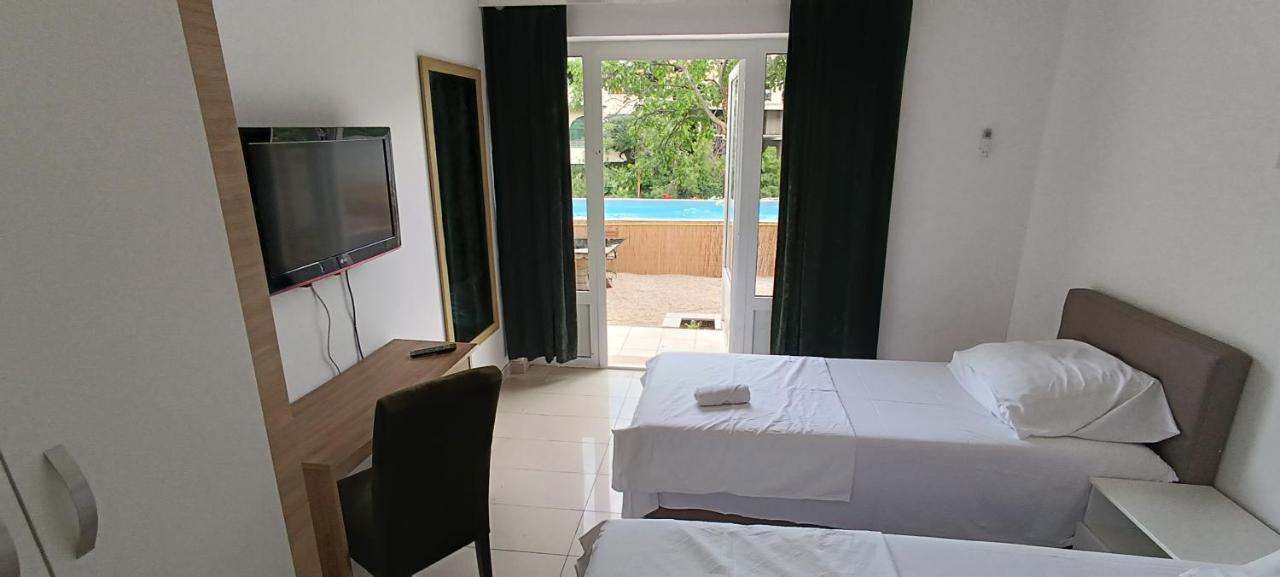 מוסטר Villa Central Riverside מראה חיצוני תמונה