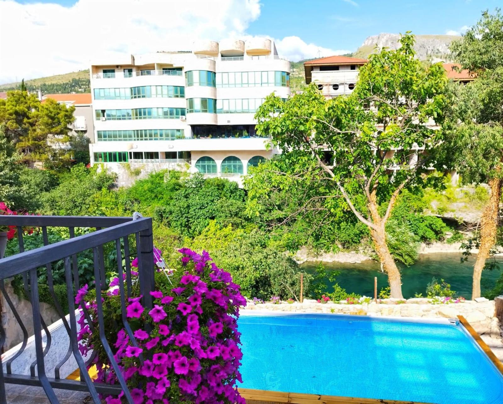 מוסטר Villa Central Riverside מראה חיצוני תמונה